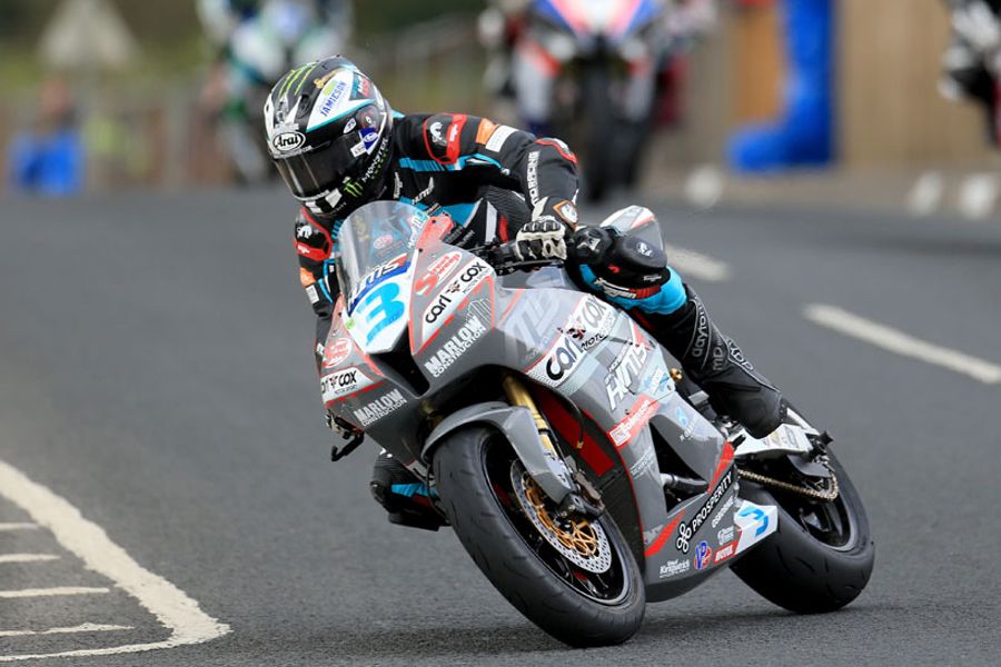 Dunlop and Hutchinson set to renew Supersport battle at the TT Races
