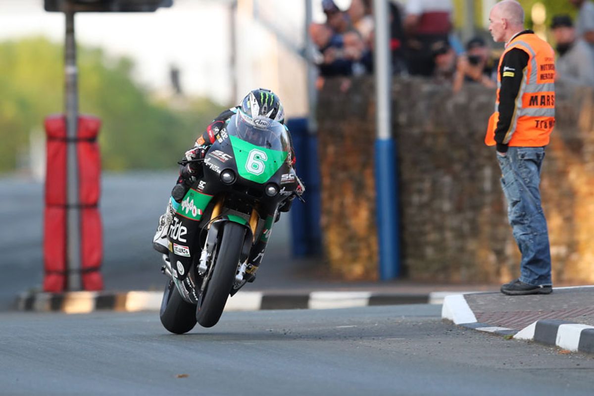 Dunlop on the pace in Bennetts Lightweight TT