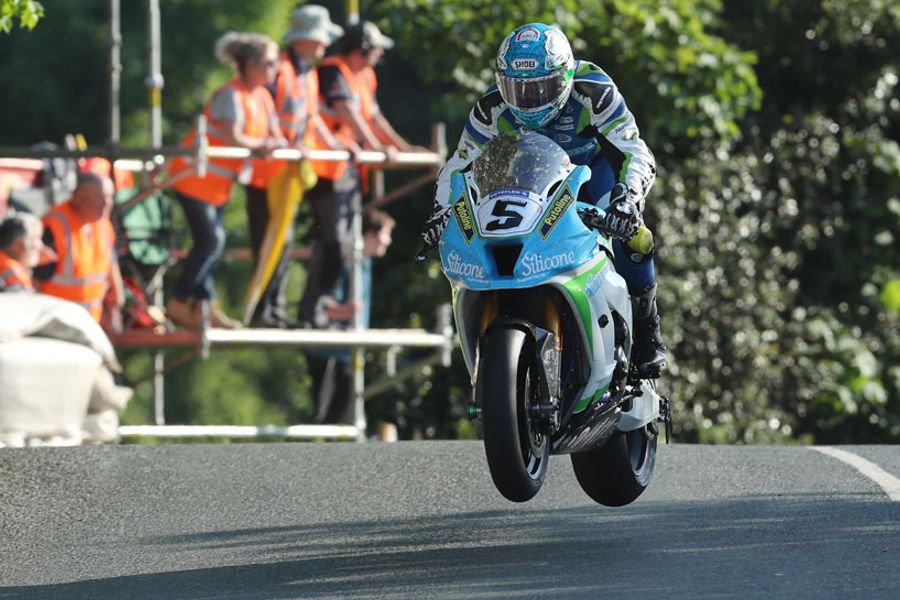 Harrison and Dunlop top leaderboard in record breaking opening IOM TT Superbike qualifying