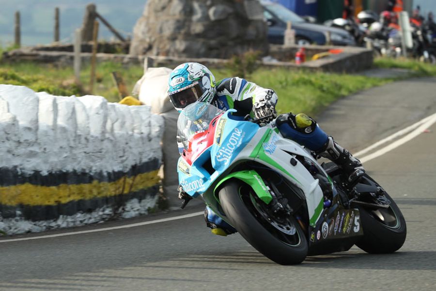 Harrison hits the heights in Superbike TT Races Qualifying Session