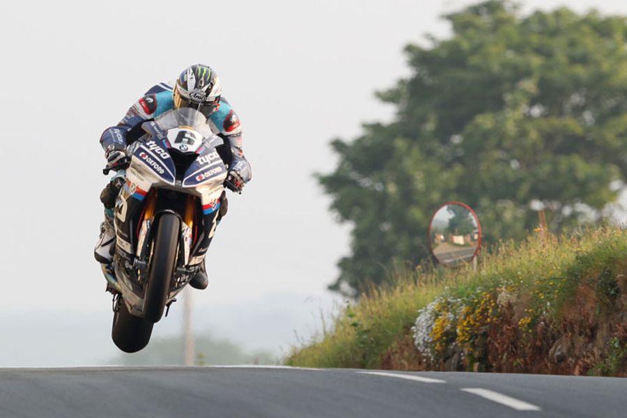 Dunlop back on top in final IOM TT Superbike qualifying session