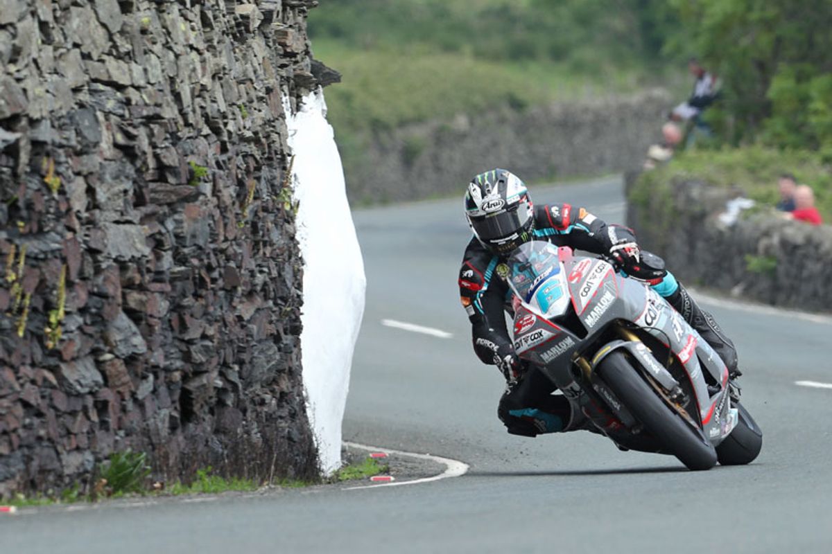 Michael Dunlop wins Monster Energy Supersport TT Race 1