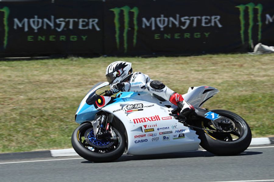 IOM TT:Rutter makes history in record breaking SES TT Zero Race