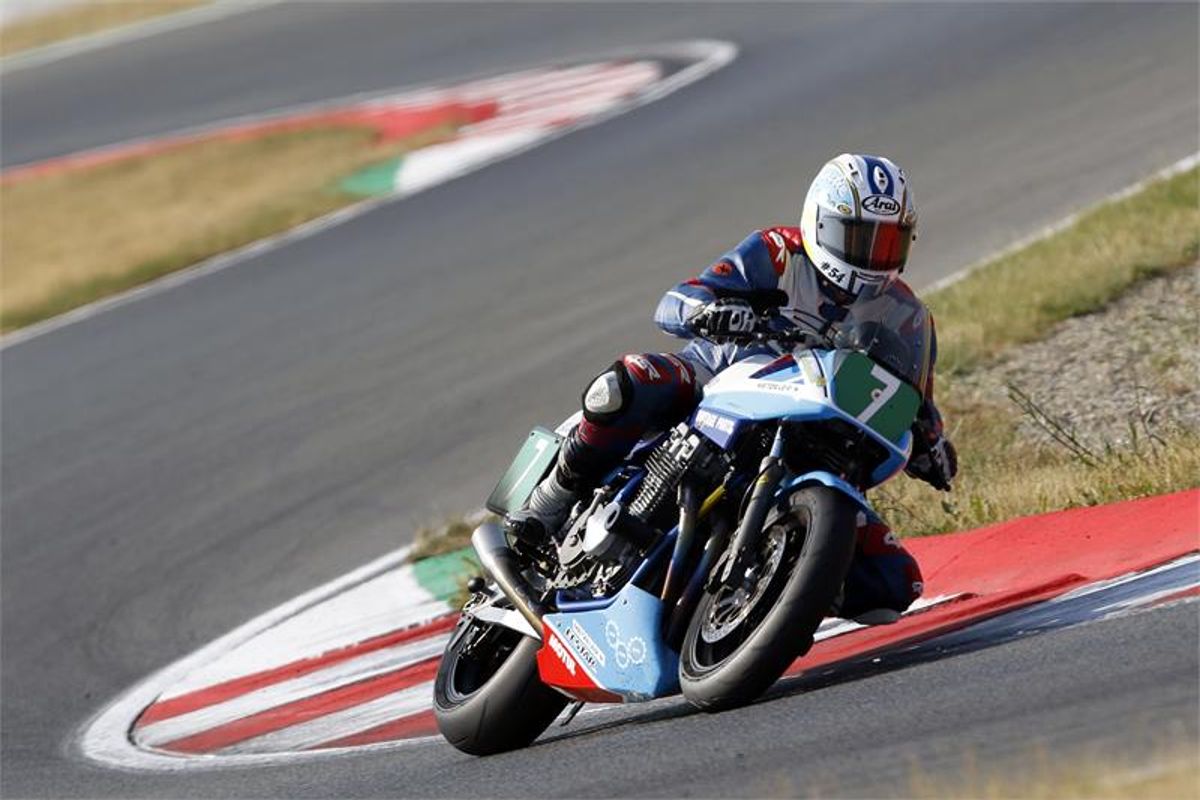 Classic Suzuki podiums at Oschersleben 4-hour race