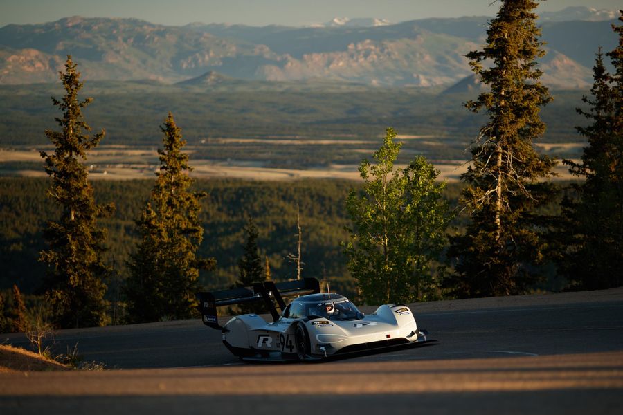 Pikes Peak: Final preparations underway for the race debut of the I.D. R Pikes Peak