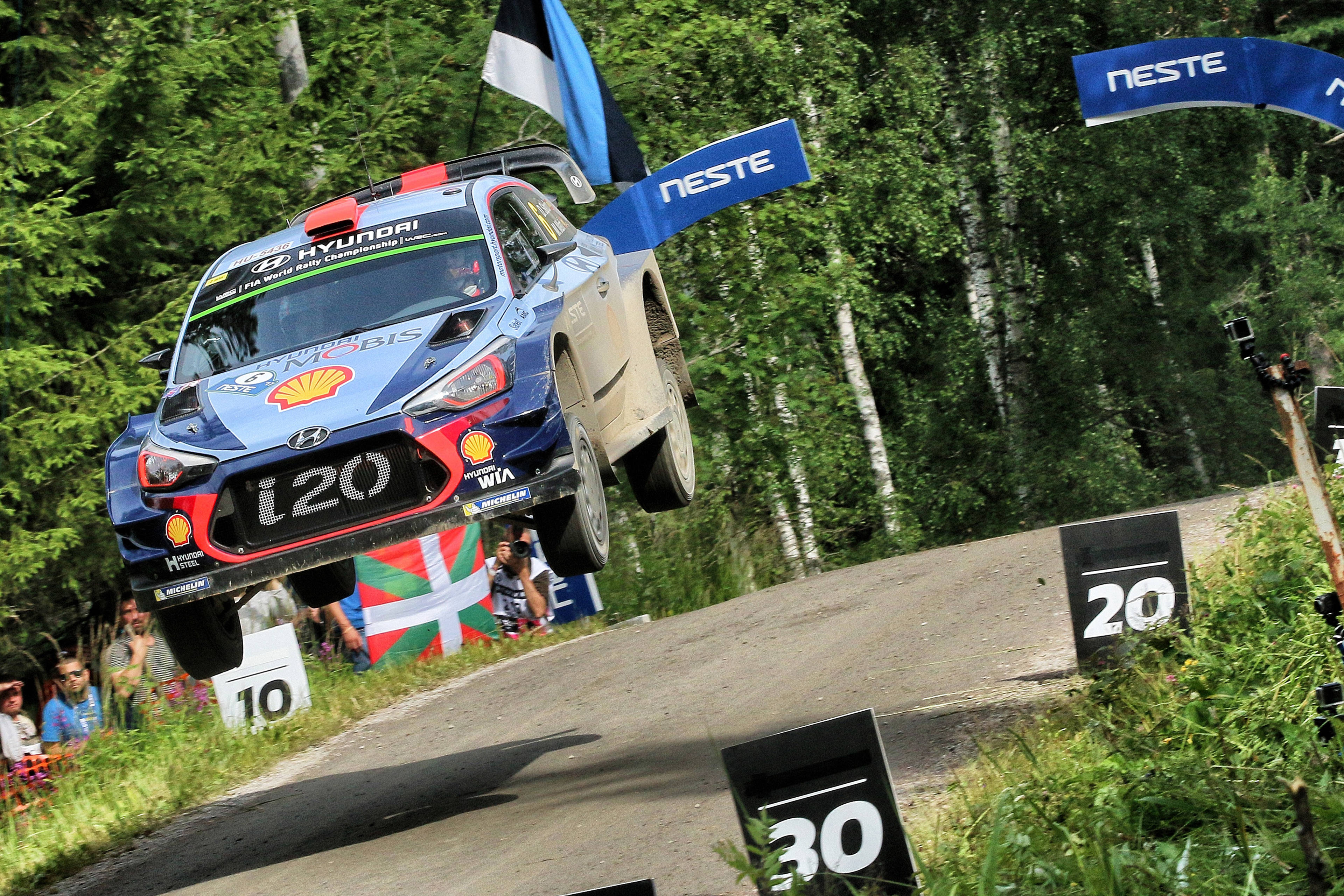 Neuville and Ogier resume epic title fight at Neste Rally Finland ...