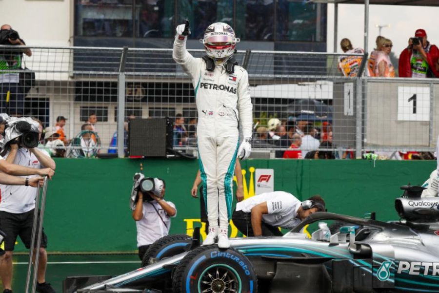 Hamilton takes pole in mixed Hungarian Grand Prix Qualifying