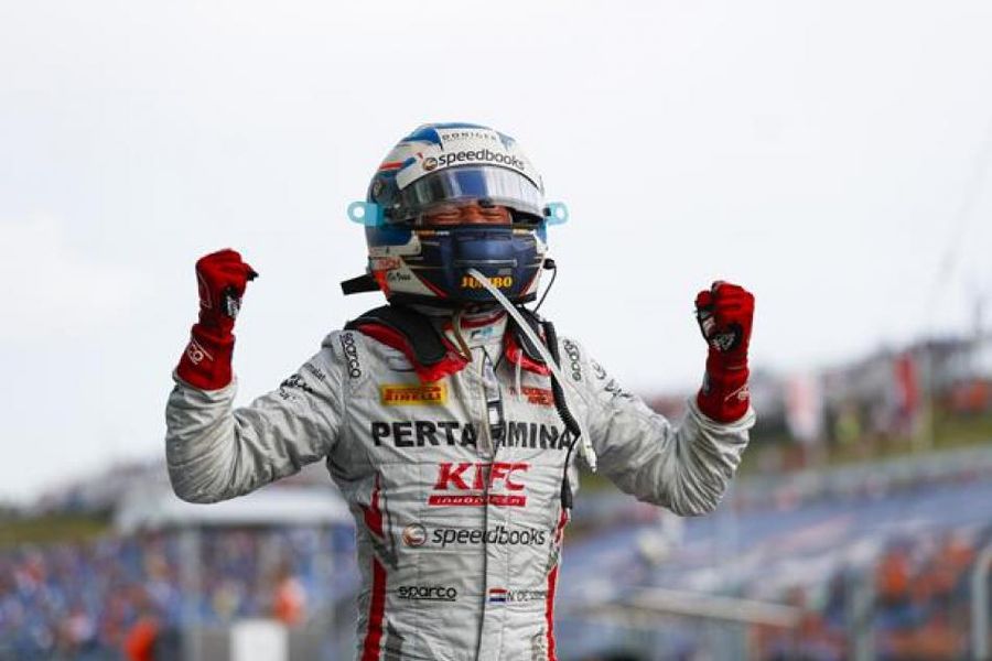 Nyck de De Vries takes victory in F2 Feature Race of Hungary