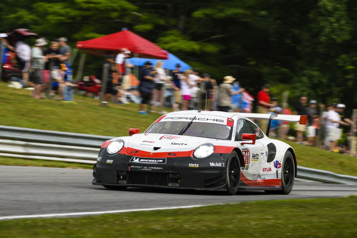 Two Porsche 911 RSR compete at legendary Road America