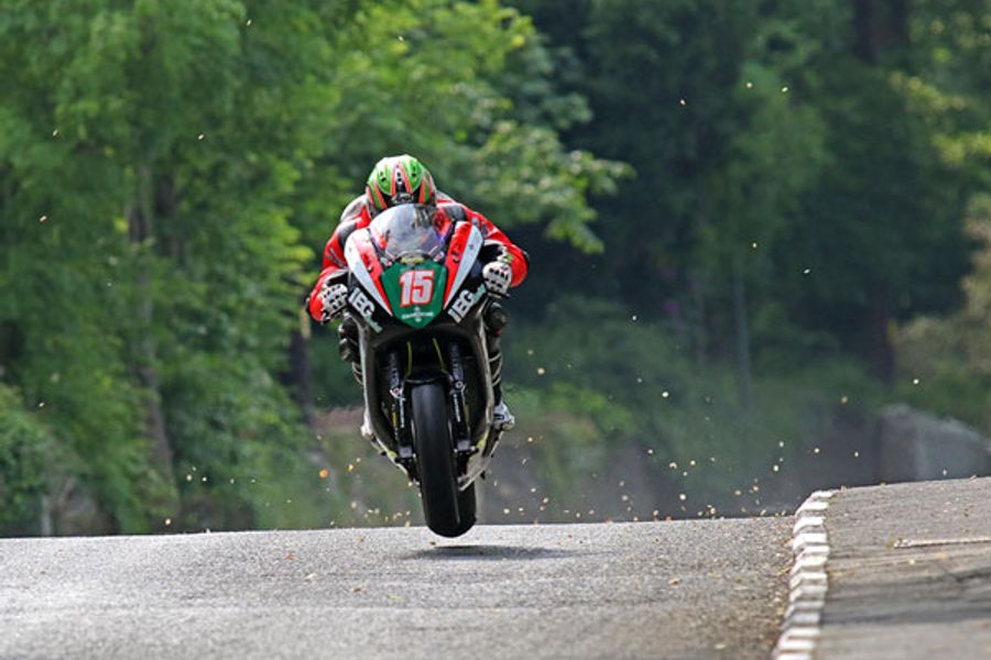 TT Stars Derek McGee and Davey Todd join Mistral Racing for Classic TT Races