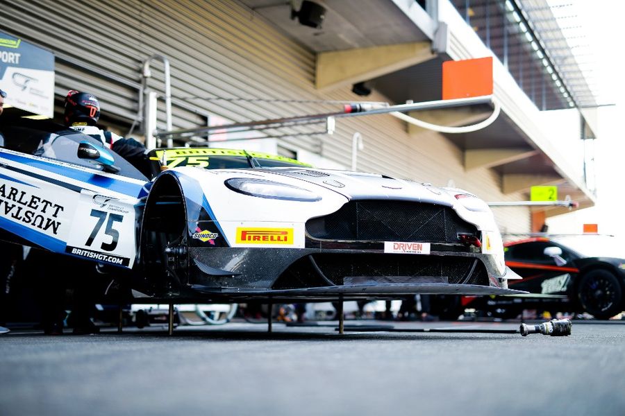 British GT title battle on for Optimum Motorsport heading to Brands Hatch