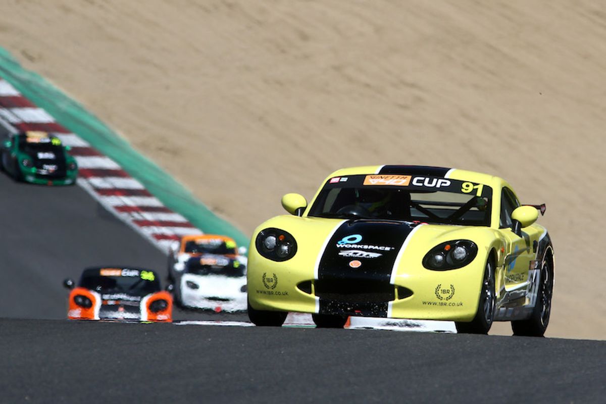 Harry King enjoys perfect weekend with Ginetta G40 Cup hat-trick