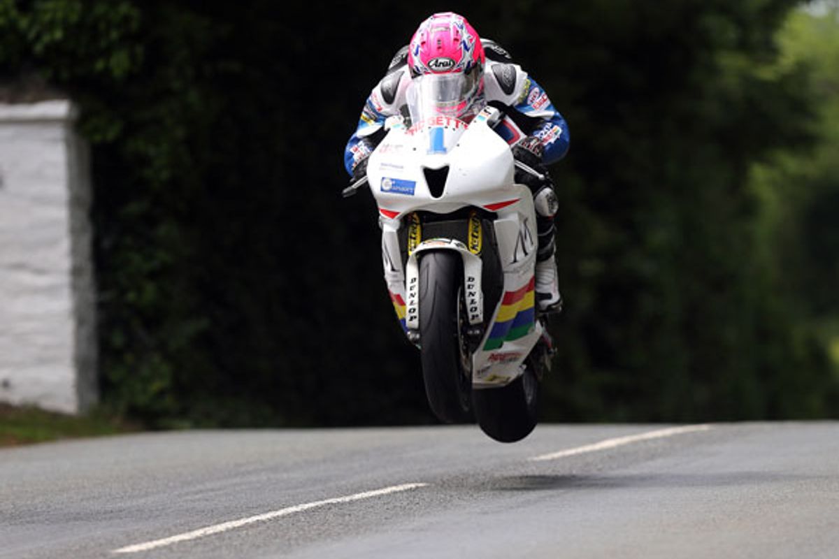 Cummins and Johnson make impressive two man Padgetts Racing Team at Isle of Man Classic TT