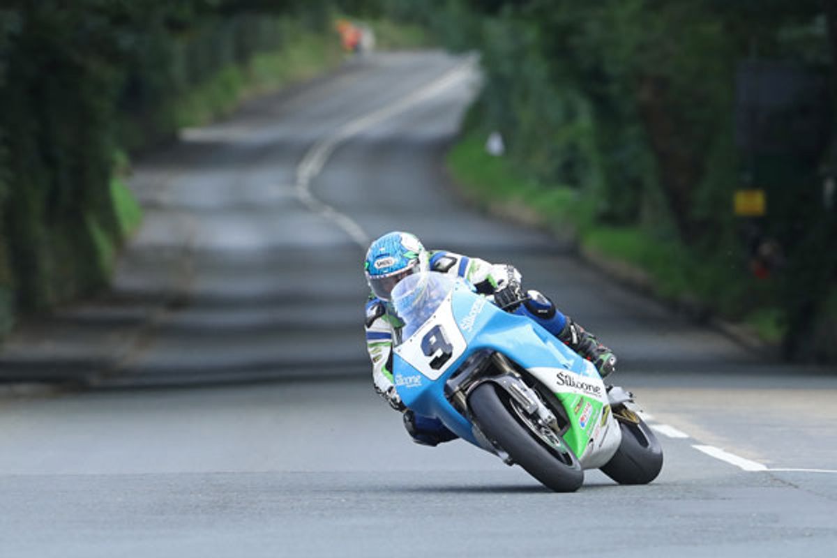 TT hero Dean Harrison starts favourite in strong RST Superbike Classic TT Race