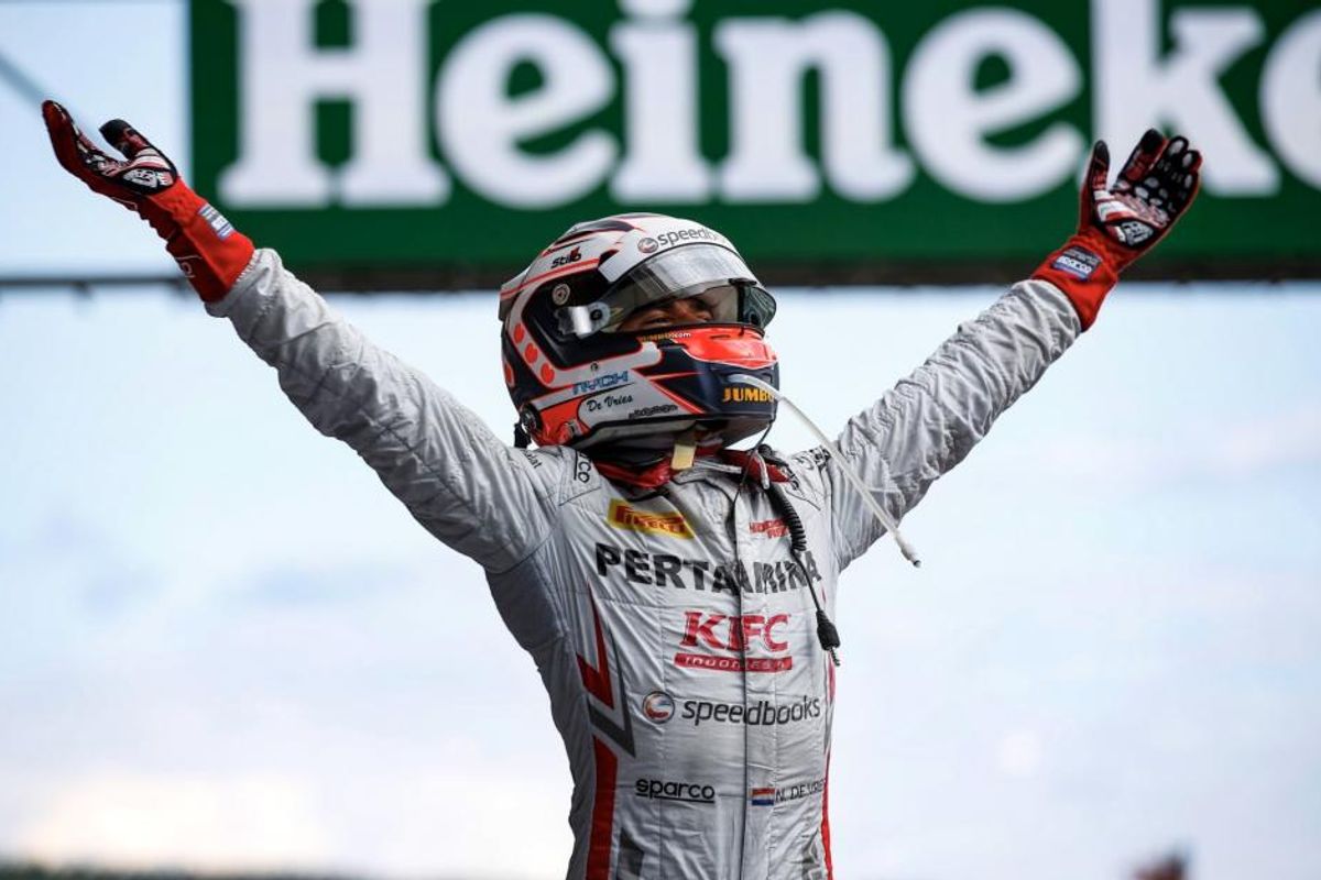 De Vries storms to Spa F2 Featue win