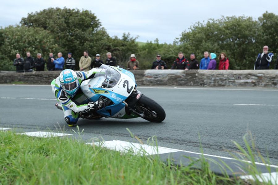 Dean Harrison takes dominant victory in RST Superbike Classic TT Race