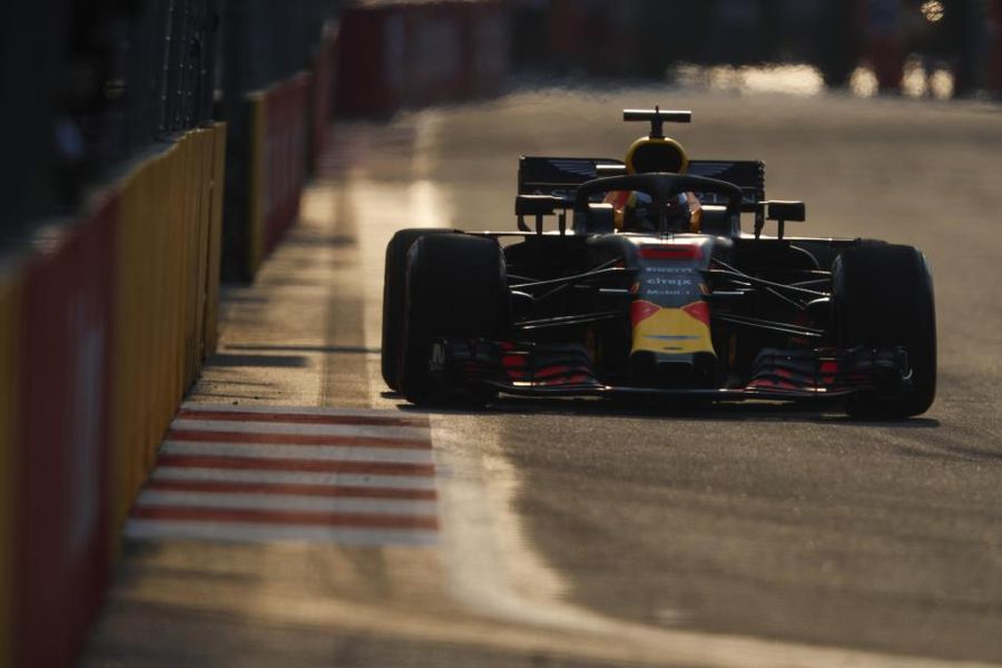 Red Bulls quickest in Singapore GP FP1