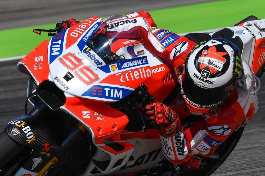 Lorenzo takes MotoGP pole in Aragon