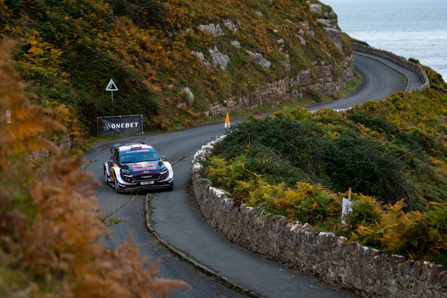 Record-breaking Ogier nets fifth win, boosting WRC title bid