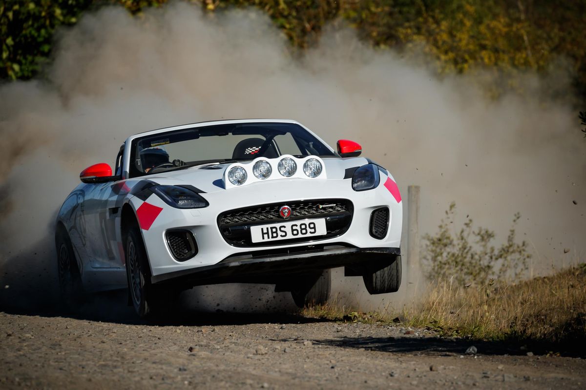 Jaguar creates two F-TYPE Convertible rally cars