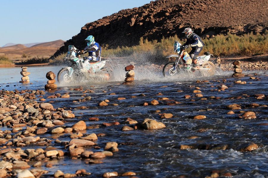 Trouble free Thursday on the Africa Eco Race