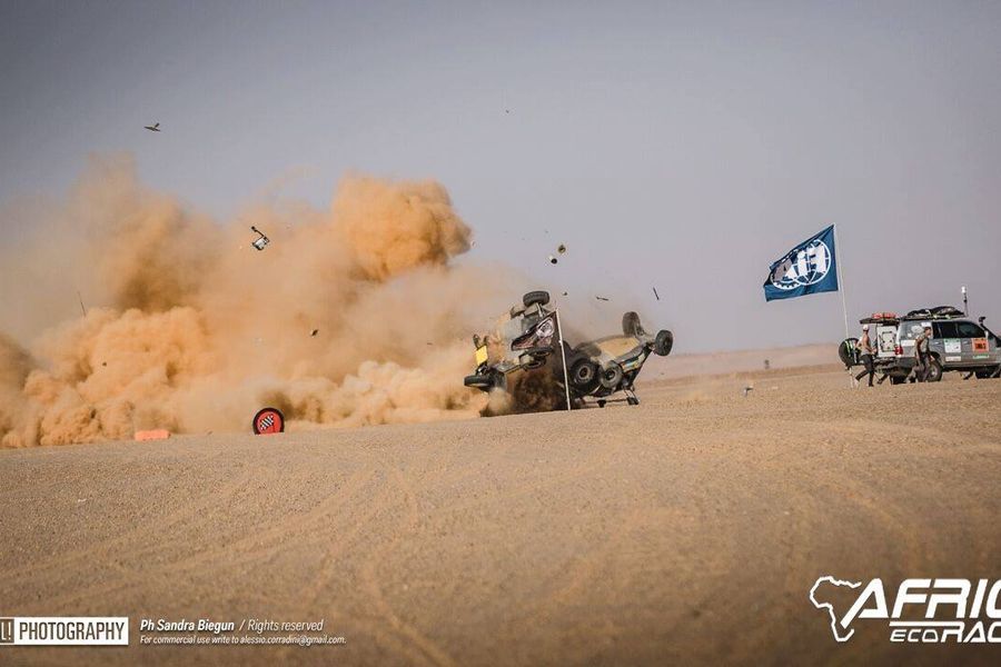 Africa Eco Race steams into Mauritania, stage ends with a spectacular collision for the leaders