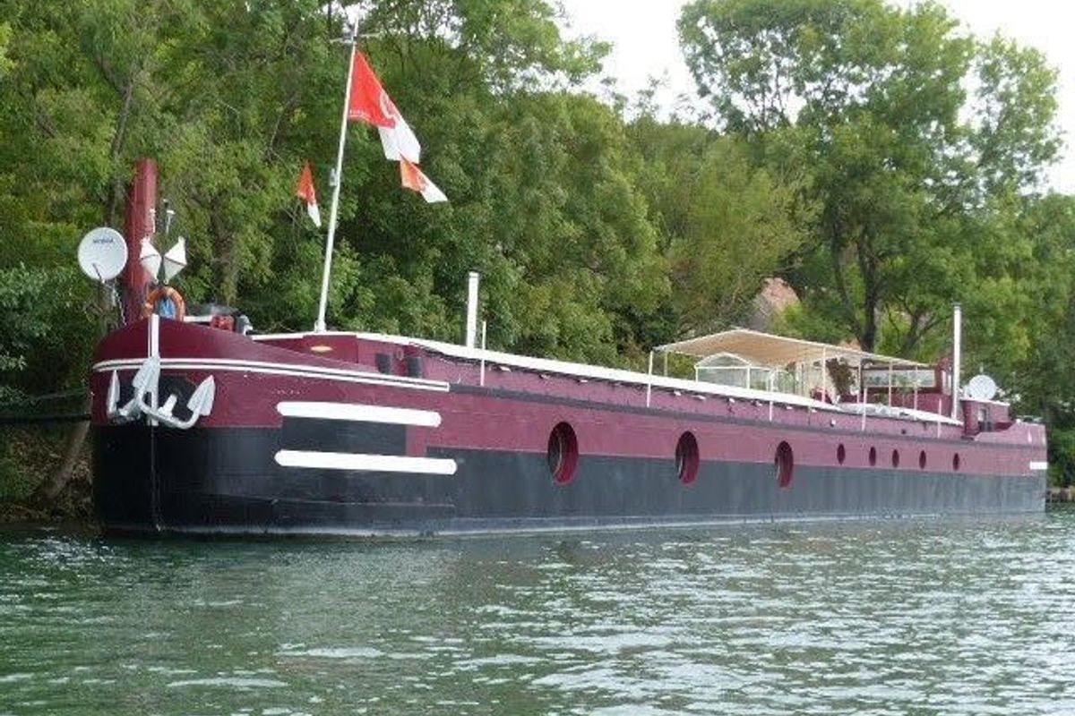 Fancy barge life in France?