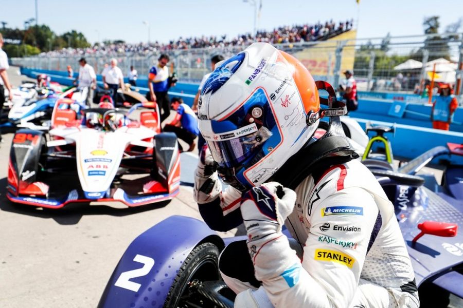 Sam Bird holds of Wehrlein to win Chile Formula E