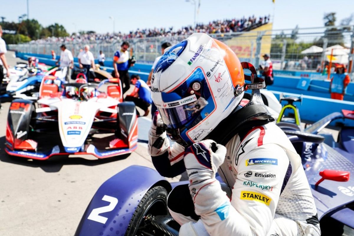 Sam Bird holds of Wehrlein to win Chile Formula E