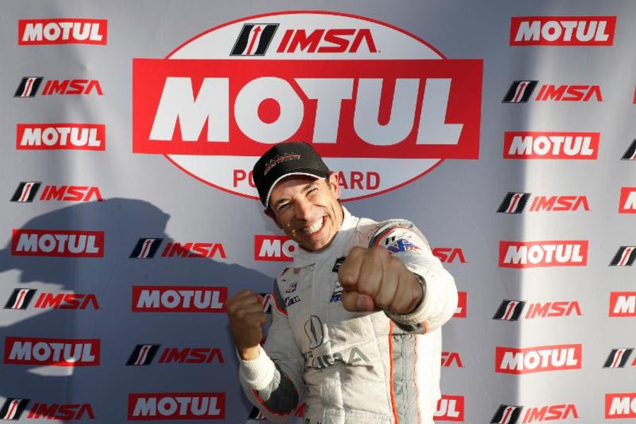 Castroneves Breaks Long Beach Track Record To Take Pole in No. 7 Acura Team Penske DPi