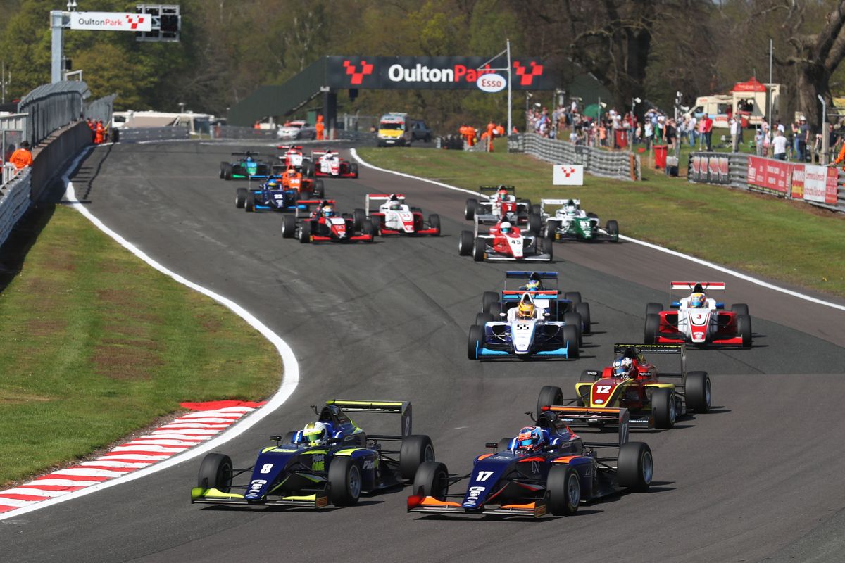 Novalak claims maiden British F3 win in eventful Oulton opener