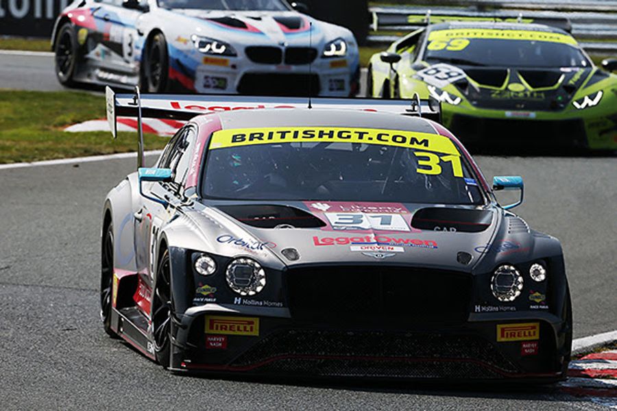 JRM's Parfitt/Morris win Oulton Park GT opener