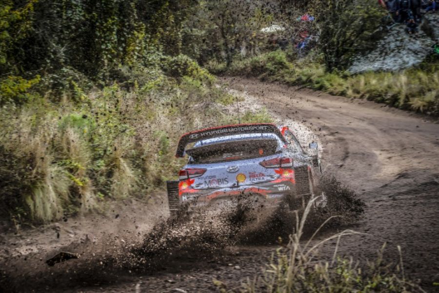 Neuville grabs late Friday lead in dramatic Rally Argentina finale