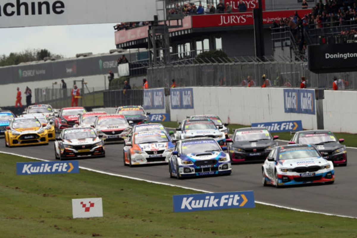 Colin Turkington coverts pole to BTCC Race 1 win at Donington