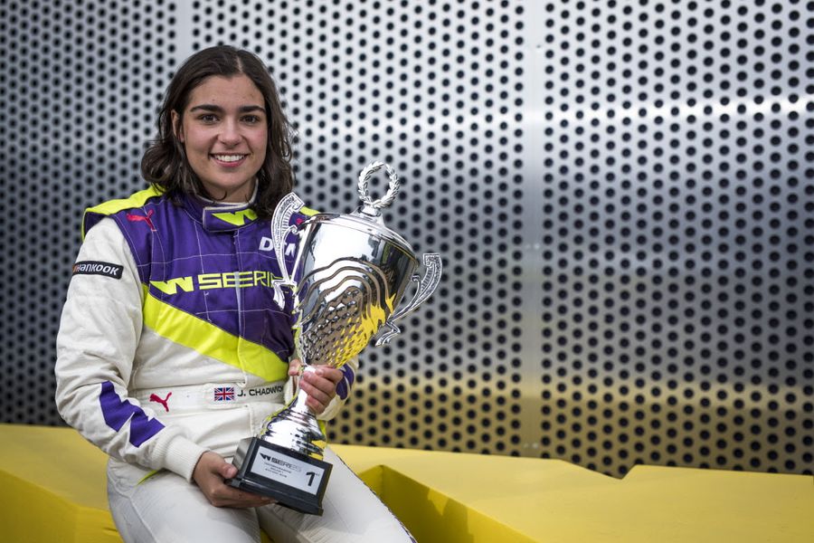 Jamie Chadwick wins inaugural W Series race 