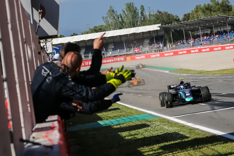 DAMS scores third F2 win and retains lead in both championships
