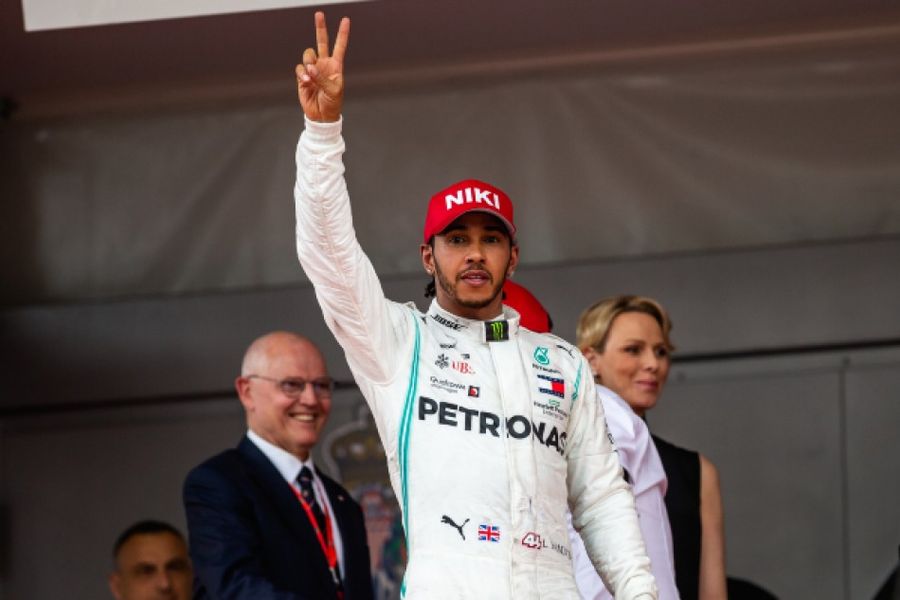 Hamilton wins Monaco Grand Prix despite tyre worries
