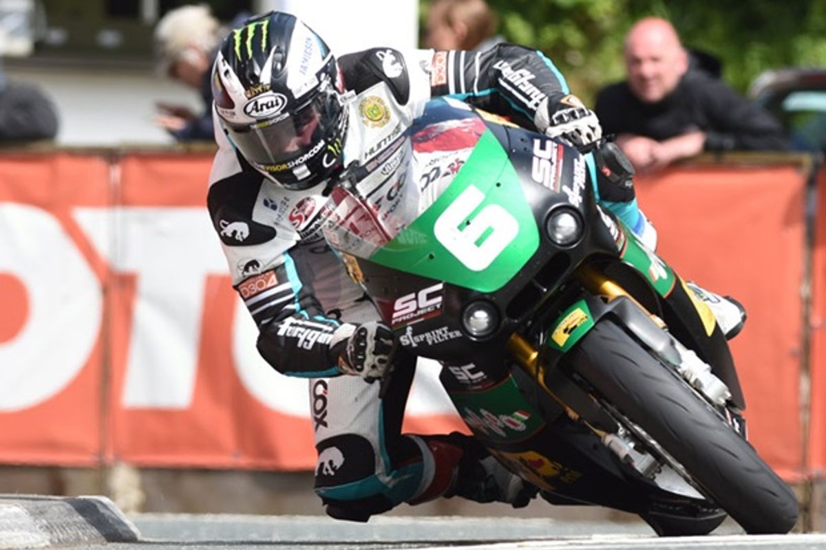 Michael Dunlop takes win number 19 in the Bennetts Lightweight TT