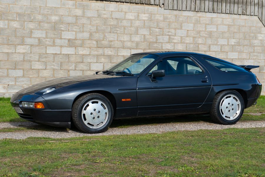 Chevrolet Corvette C7 Stingray, Porsche 928 S4 and Fiat 124 Spider at CCA Auction