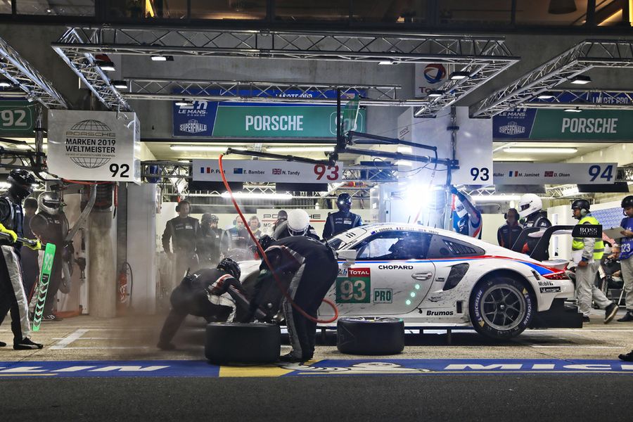 Porsche headed for podium at Le Mans 24-hour classic