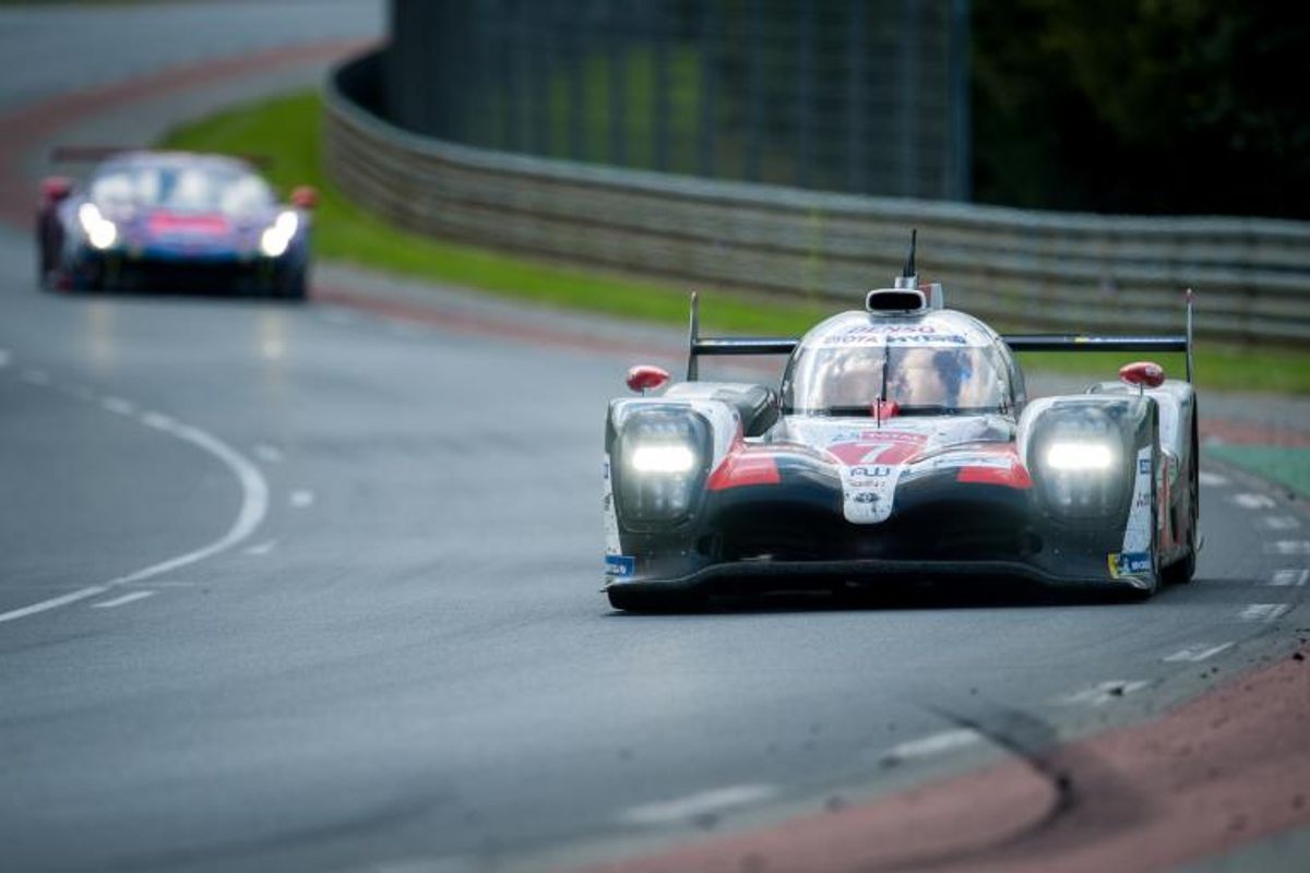 Le Mans plot twist as puncture for the #7 Toyota TS050 puts the #8 sister car in the lead