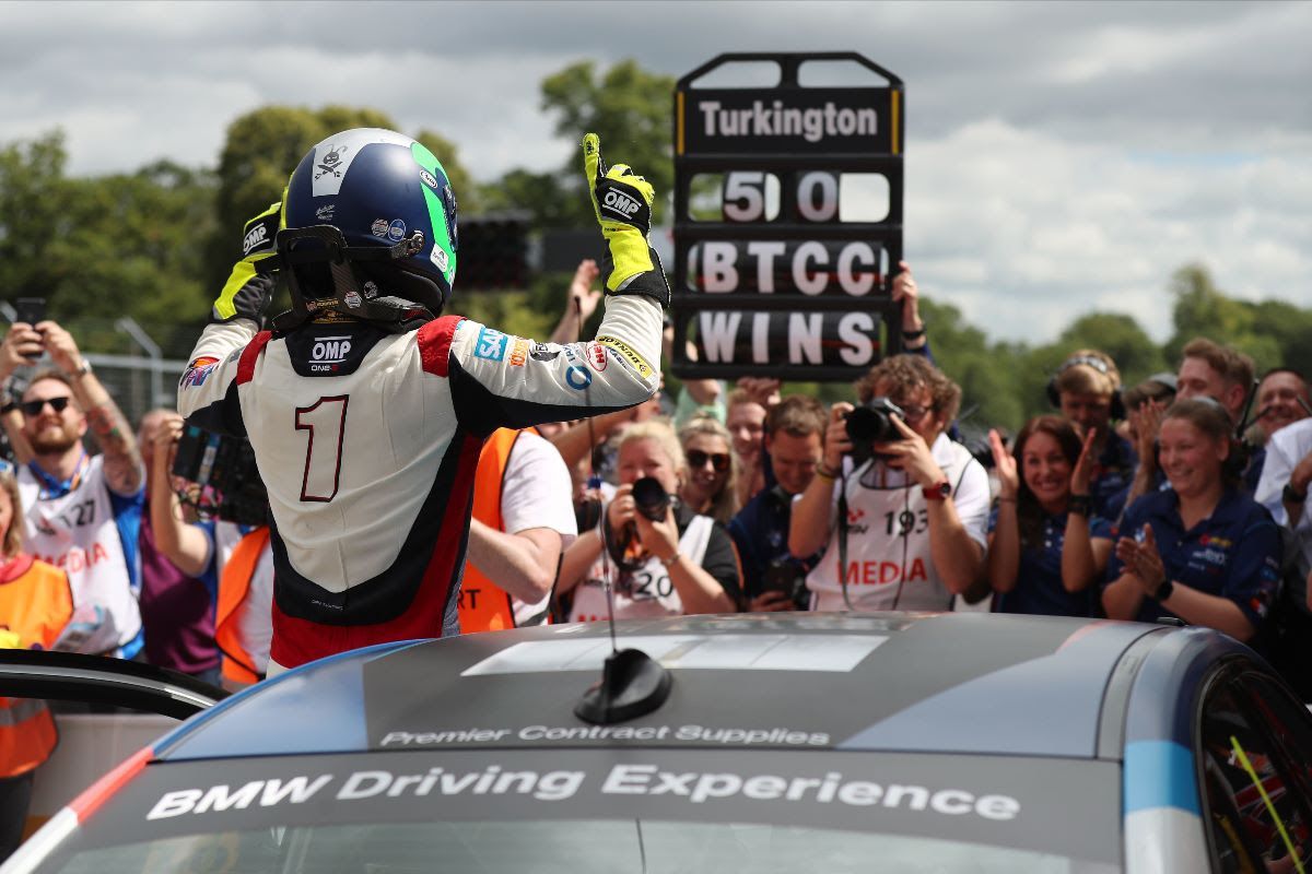 Dynamic double at Oulton Park gives Turkington half century of BTCC victories