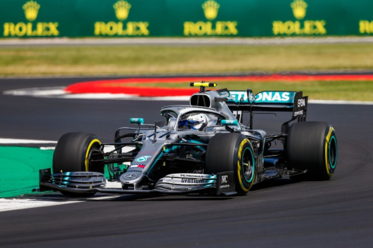 Bottas pips Hamilton to British Grand Prix pole