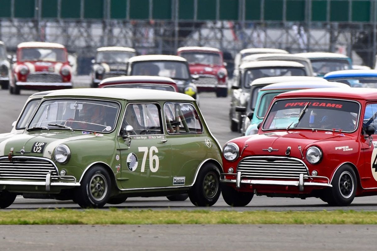 Spectacular Mini showdown a fitting finale to record-breaking Silverstone Classic 