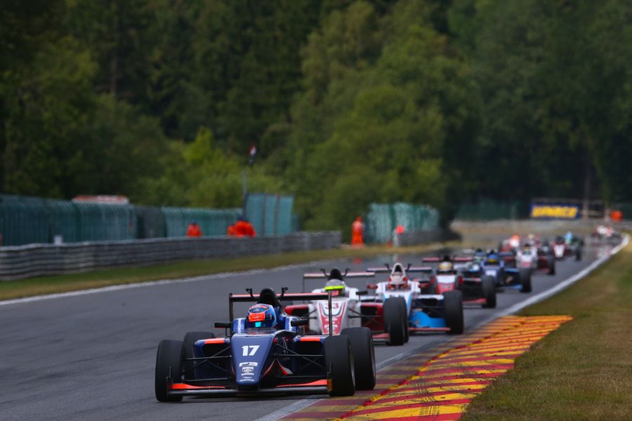 British F3 battle heads to Brands Hatch