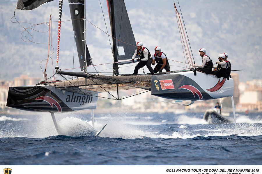 Copa del Rey MAPFRE: Alinghi and Oman Air neck and neck after five full-on races