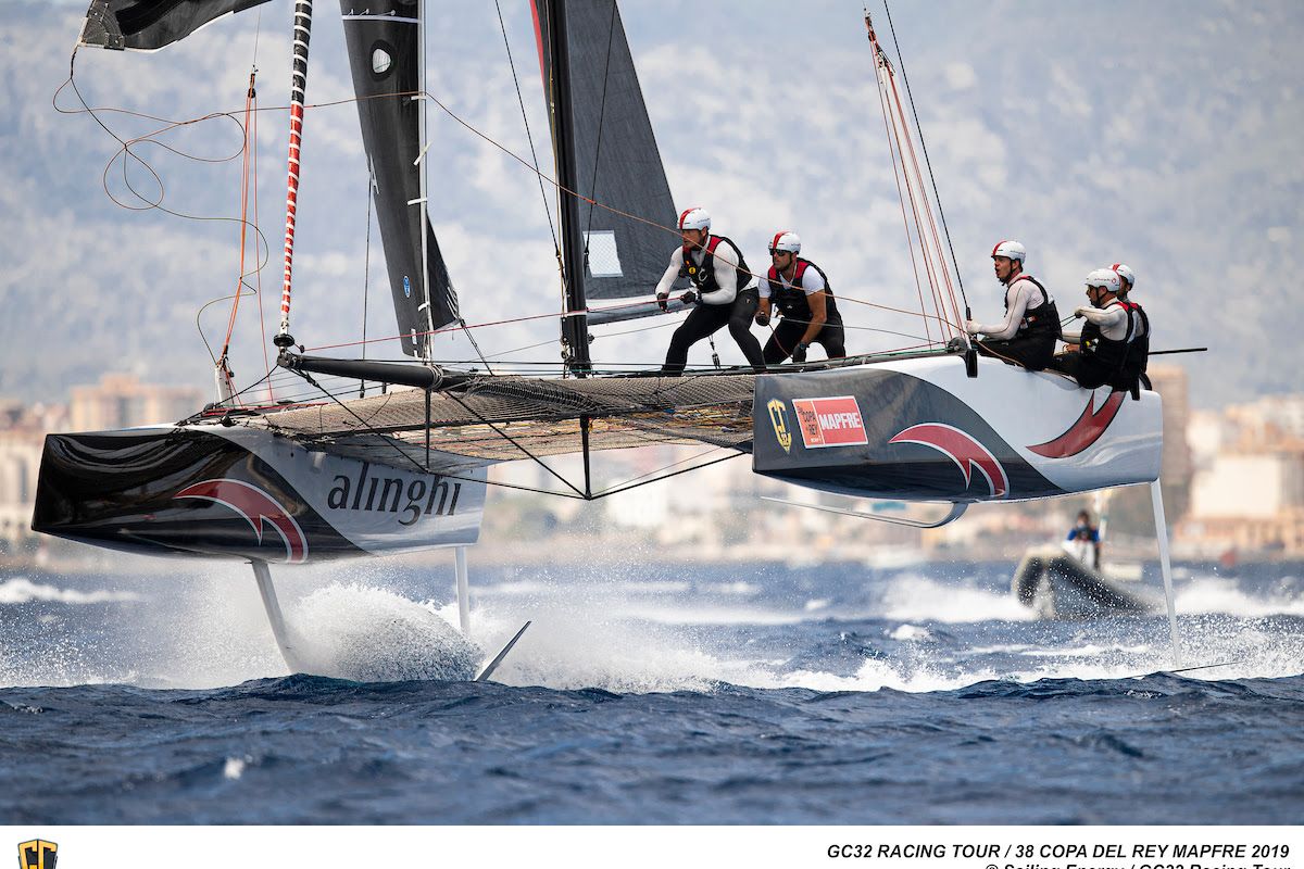 Copa del Rey MAPFRE: Alinghi and Oman Air neck and neck after five full-on races