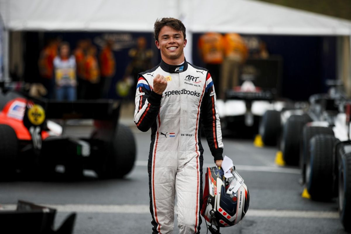 De Vries flies to Budapest F2 pole