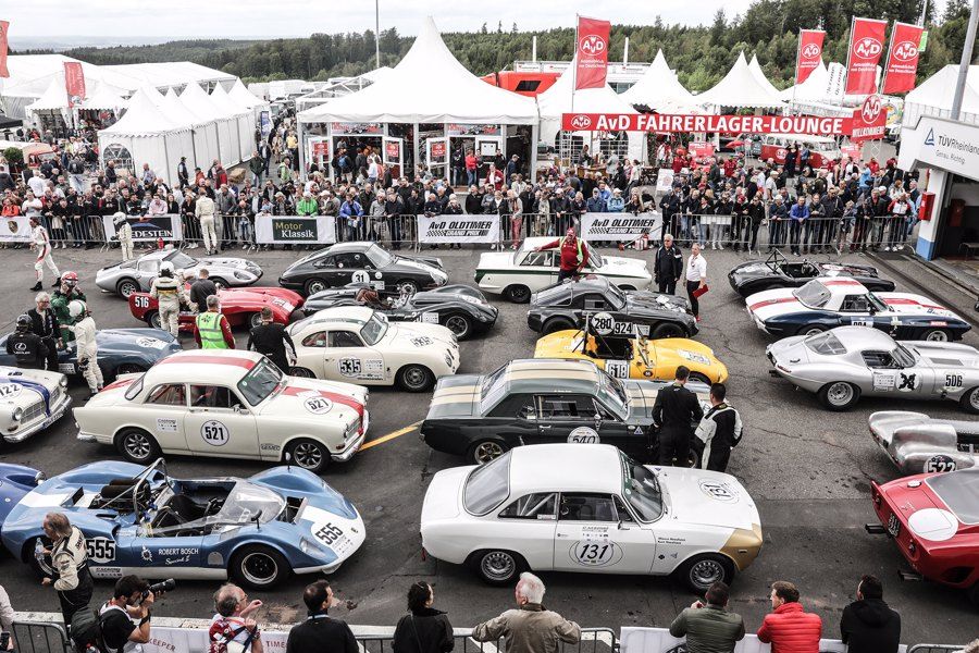 Big Crowds and Great Entertainment at Oldtimer GP