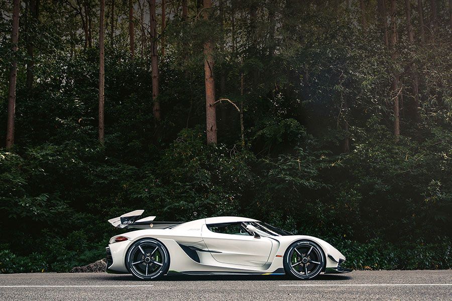 Superveturra - Koenigsegg dealer - web site built by Racecar
